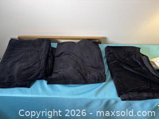 MaxSold Auction: White and black fabric - Toronto (Ontario, Canada) PARTNER MANAGED Estate Sale Online Auction - Arlene Crescent