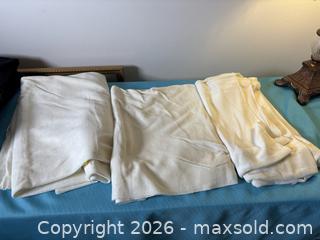 MaxSold Auction: White and black fabric - Toronto (Ontario, Canada) PARTNER MANAGED Estate Sale Online Auction - Arlene Crescent