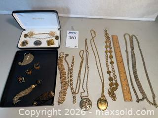MaxSold Auction: Gold Tone Costume Jewelry - Fremont (California, USA) PARTNER MANAGED Estate Sale Online Auction - Las Palmas Avenue