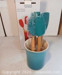 MaxSold Auction: Le Creuset Sauce Jar, Pinch Bowls, Utensil Set with Crock - Fremont (California, USA) PARTNER MANAGED Estate Sale Online Auction - Las Palmas Avenue