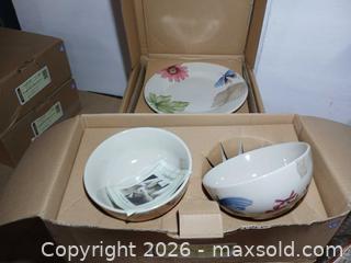 MaxSold Auction: Longaberger Botanical Fields and Temp-tations Dishes - Fremont (California, USA) PARTNER MANAGED Estate Sale Online Auction - Las Palmas Avenue