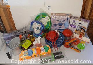 MaxSold Auction: Master of the Kitchen - Fremont (California, USA) PARTNER MANAGED Estate Sale Online Auction - Las Palmas Avenue