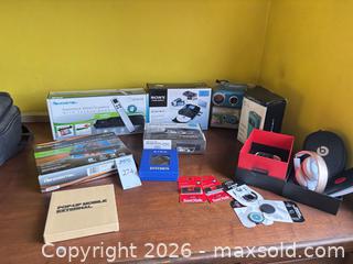 MaxSold Auction: Scanning Electronics, Beats Headphones and more - Fremont (California, USA) PARTNER MANAGED Estate Sale Online Auction - Las Palmas Avenue