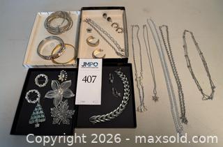 MaxSold Auction: Silver Tone Costume Jewelry - Fremont (California, USA) PARTNER MANAGED Estate Sale Online Auction - Las Palmas Avenue