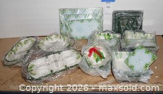 MaxSold Auction: Temp-Tations Hometown Christmas Lot #1  - Fremont (California, USA) PARTNER MANAGED Estate Sale Online Auction - Las Palmas Avenue