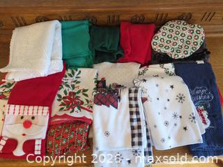 MaxSold Auction: Christmas Kitchen Linen Lot — Towels, Runner & Pot Holders (13+ pcs) - Markham (Ontario, Canada) SELLER MANAGED Downsizing Online Auction - Carlton Road