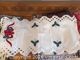MaxSold Auction: Christmas Table Linens Lot — Runner, Placemats, Napkins, Doily - Markham (Ontario, Canada) SELLER MANAGED Downsizing Online Auction - Carlton Road
