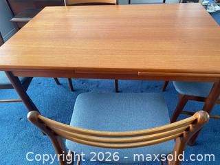 MaxSold Auction: Mid-Century Teak Extendable Dining Table with 6 Chairs - Wilmot (Ontario, Canada) PARTNER MANAGED Estate Sale Online Auction - Summit Crescent