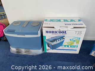MaxSold Auction: Mobicool T35 Thermoelectric Portable Cooler, 35L - Wilmot (Ontario, Canada) PARTNER MANAGED Estate Sale Online Auction - Summit Crescent