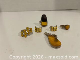 MaxSold Auction: Sterling Silver Ring, Earrings & Pendant with Amber Inlays - Wilmot (Ontario, Canada) PARTNER MANAGED Estate Sale Online Auction - Summit Crescent