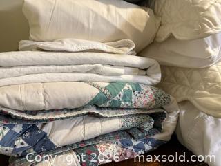 MaxSold Auction: Assorted Floral & Teal Decorative and Bed Pillows (4+) - Alexandria (Virginia, USA) SELLER MANAGED Downsizing Online Auction - Fort Worth Avenue