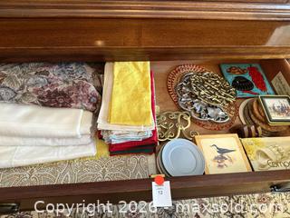 MaxSold Auction: Assorted Table Linens: Napkins, Runner, Placemats, Coasters & Tablecloth - Alexandria (Virginia, USA) SELLER MANAGED Downsizing Online Auction - Fort Worth Avenue