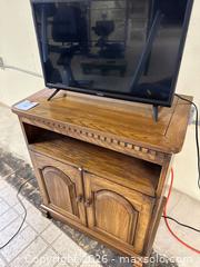 MaxSold Auction: Vizio 24-inch LED/LCD TV D241-G1 (D24f-G1) and tv stand - Alexandria (Virginia, USA) SELLER MANAGED Downsizing Online Auction - Fort Worth Avenue