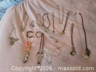 MaxSold Auction: Costume jewelery - Abbotsford (British Columbia, Canada) SELLER MANAGED Downsizing Online Auction - Auguston Parkway South