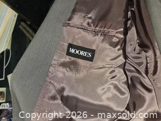 MaxSold Auction: Men's suit lot # 4 - Abbotsford (British Columbia, Canada) SELLER MANAGED Downsizing Online Auction - Auguston Parkway South
