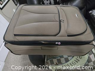 MaxSold Auction: Suitcase - Abbotsford (British Columbia, Canada) SELLER MANAGED Downsizing Online Auction - Auguston Parkway South