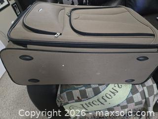 MaxSold Auction: Suitcase - Abbotsford (British Columbia, Canada) SELLER MANAGED Downsizing Online Auction - Auguston Parkway South