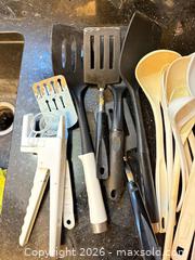 MaxSold Auction: Mixed Kitchen Utensil Lot, 31+ Pieces - Orange (Texas, USA) SELLER MANAGED Estate Sale Online Auction - Camelot Street