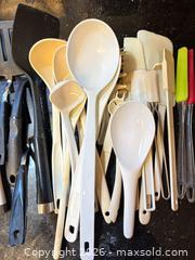 MaxSold Auction: Mixed Kitchen Utensil Lot, 31+ Pieces - Orange (Texas, USA) SELLER MANAGED Estate Sale Online Auction - Camelot Street