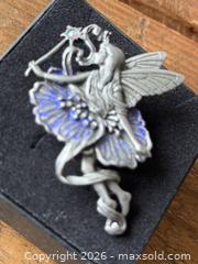 MaxSold Auction: a vintage Jonette Jewelry  brooch - New Westminster (British Columbia, Canada) SELLER MANAGED Reseller Online Auction - Canfor Avenue