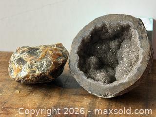MaxSold Auction: raw amber and a quartz geode - New Westminster (British Columbia, Canada) SELLER MANAGED Reseller Online Auction - Canfor Avenue
