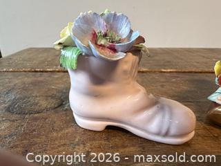 MaxSold Auction: Vintage shoe figurines - New Westminster (British Columbia, Canada) SELLER MANAGED Reseller Online Auction - Canfor Avenue