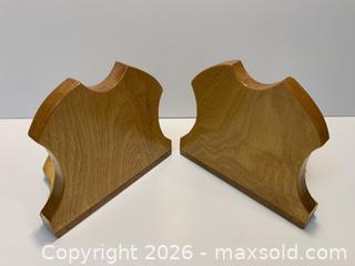 MaxSold Auction: Wood Bookends, Light Brown Honey Finish — Pair - New Westminster (British Columbia, Canada) SELLER MANAGED Reseller Online Auction - Canfor Avenue