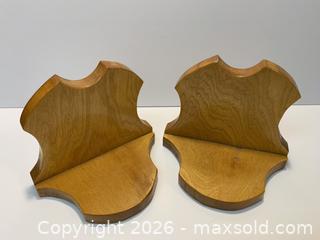 MaxSold Auction: Wood Bookends, Light Brown Honey Finish — Pair - New Westminster (British Columbia, Canada) SELLER MANAGED Reseller Online Auction - Canfor Avenue