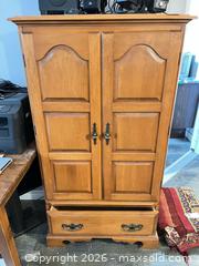 MaxSold Auction: Wardrobe  - Greater Napanee (Ontario, Canada) PARTNER MANAGED Moving Online Auction - Newburgh Road