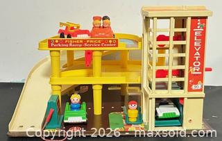MaxSold Auction: Vintage Fisher Price Little People Parking Ramp Service Center  - Newmarket (Ontario, Canada) PARTNER MANAGED Reseller Online Auction - Walter Avenue