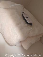 MaxSold Auction: Electric Heated Comforter / Duvet Blanket - Saanich (British Columbia, Canada) PARTNER MANAGED Moving Online Auction - Limerick Lane
