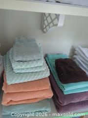 MaxSold Auction: Mixed Bedding: Queen & King Sheets, Pillowcases, Assorted Towels - Saanich (British Columbia, Canada) PARTNER MANAGED Moving Online Auction - Limerick Lane