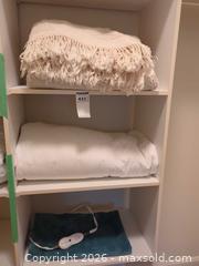 MaxSold Auction: Throw Blanket with Electric Heating Pad and Inline Controller - Saanich (British Columbia, Canada) PARTNER MANAGED Moving Online Auction - Limerick Lane