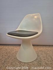 MaxSold Auction: Vintage Hollenstein Pedestal Saarinen Style Chair — Fiberglass White Shell - Toronto (Ontario, Canada) PARTNER MANAGED Estate Sale Online Auction -Bridle Path Estate
