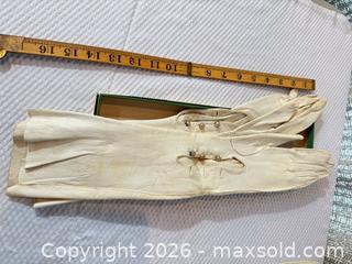 MaxSold Auction: Vintage Made in Belgium Women's Gloves Size 7.5 Genuine Kid Leather & Cotton/Silk - Toronto (Ontario, Canada) PARTNER MANAGED Estate Sale Online Auction -Bridle Path Estate
