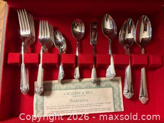 MaxSold Auction: Rogers & Bro. 8 Place Setting Silverware set in box - Kingston (Ontario, Canada) SELLER MANAGED Downsizing Online Auction -  Juniper Drive