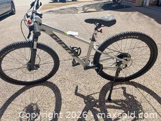 MaxSold Auction: Giant Mountian Bike  - Prosper (Texas, USA) PARTNER MANAGED Moving Online Auction - Three Rivers Drive