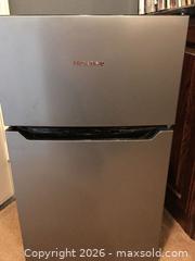 MaxSold Auction: Hisense Mini Fridge - Prosper (Texas, USA) PARTNER MANAGED Moving Online Auction - Three Rivers Drive