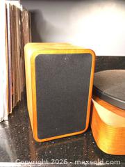 MaxSold Auction: Voksun record player - Prosper (Texas, USA) PARTNER MANAGED Moving Online Auction - Three Rivers Drive