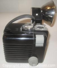 MaxSold Auction: vintage BROWNIE HAWKEYE CAMERA WITH FLASH ATTACHMENT - St. Catharines (Ontario, Canada) SELLER MANAGED Downsizing Online Auction - Allanburg Road South