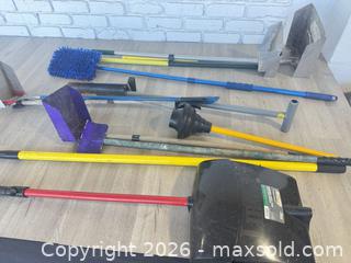 MaxSold Auction: Dustpan, poop, scoopers, rake, bulb planter - Cocoa (Florida, USA) SELLER MANAGED Estate Sale Online Auction - Broadcast Court.