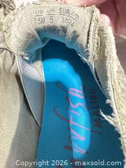 MaxSold Auction: Small Lot of Shoes - Cocoa (Florida, USA) SELLER MANAGED Estate Sale Online Auction - Broadcast Court.