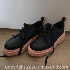 MaxSold Auction: Lot of Women's Size 10 Shoes - Sorel & Kizik (3+ Pairs) - San Jose (California, USA) SELLER MANAGED Downsizing Online Auction - Paladin Drive