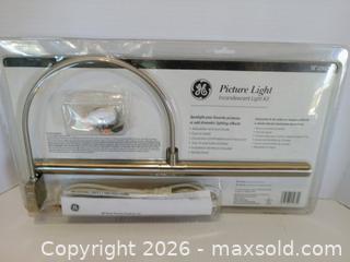 MaxSold Auction: GE Picture Display Light - Lakeland (Florida, USA) SELLER MANAGED Reseller Online Auction - Dove Meadow Trail