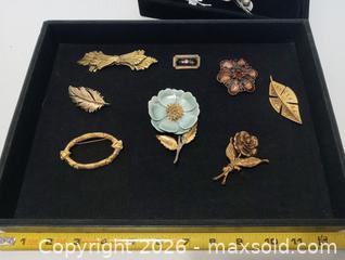 MaxSold Auction: Vintage Costume Pins / Broaches  - Lakeland (Florida, USA) SELLER MANAGED Reseller Online Auction - Dove Meadow Trail