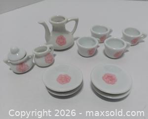 MaxSold Auction: Vintage Miniature Porcelain Dishes - Lakeland (Florida, USA) SELLER MANAGED Reseller Online Auction - Dove Meadow Trail