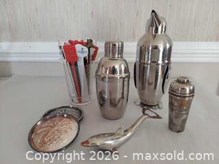 MaxSold Auction: Vintage Barware Cocktail Set Lot with vintage cocktail stirrers - Columbia (South Carolina, USA) SELLER MANAGED Estate Sale Online Auction - Greengate Drive