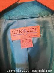 MaxSold Auction: Ultrasuede Teal Long Blazer Jacket, US 12 - Las Vegas (Nevada, USA) PARTNER MANAGED Estate Sale Online Auction - Bright Sun Court
