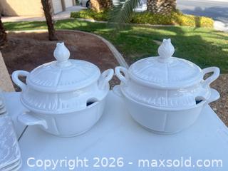 MaxSold Auction: Williams-Sonoma Exclusive White Soup Tureen - Handmade in Italy - Las Vegas (Nevada, USA) PARTNER MANAGED Estate Sale Online Auction - Bright Sun Court
