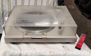 MaxSold Auction: Record player and records - Delta (Ontario, Canada) SELLER MANAGED Downsizing Online Auction - King Street (STORAGE)